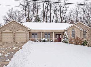 219 Snyder Dr, Coraopolis, PA 15108