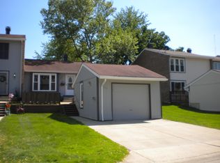 234 Pinewood Ln #234, Bloomingdale, IL 60108