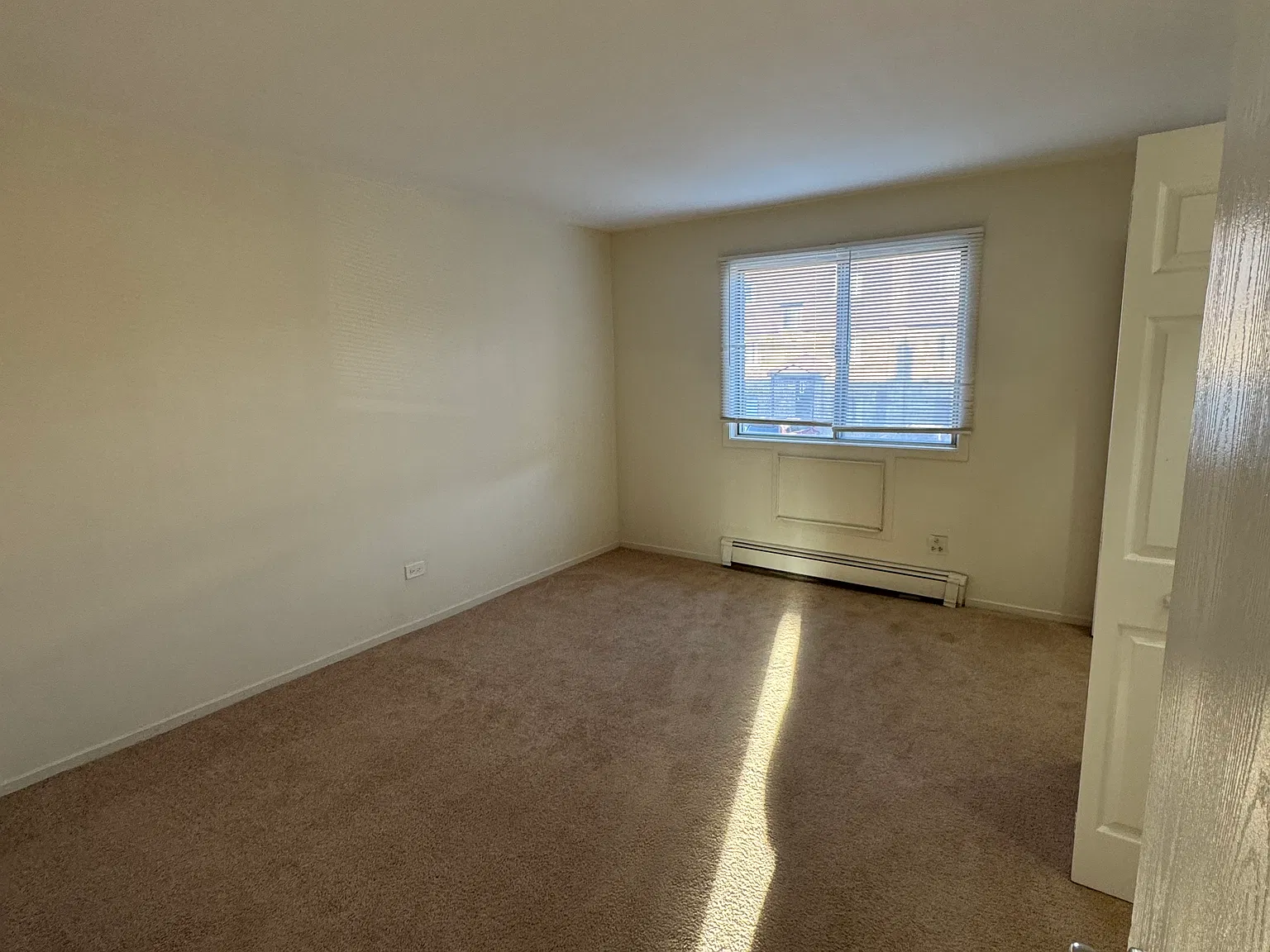 2 bed, 900 sqft, $1,550 — Photo 3