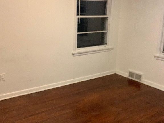 4th image of 303 Hobart St SE