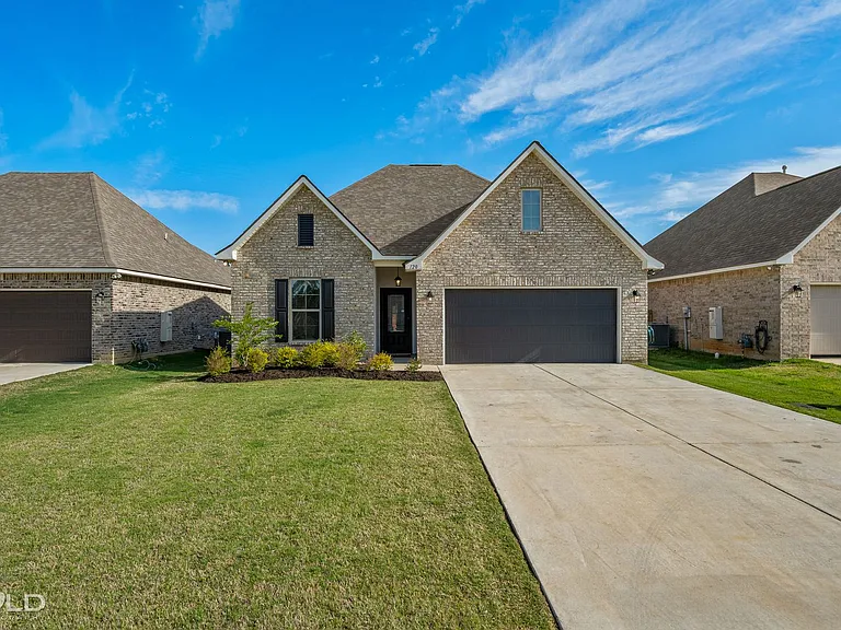 120 Cessna Dr — Photo 1