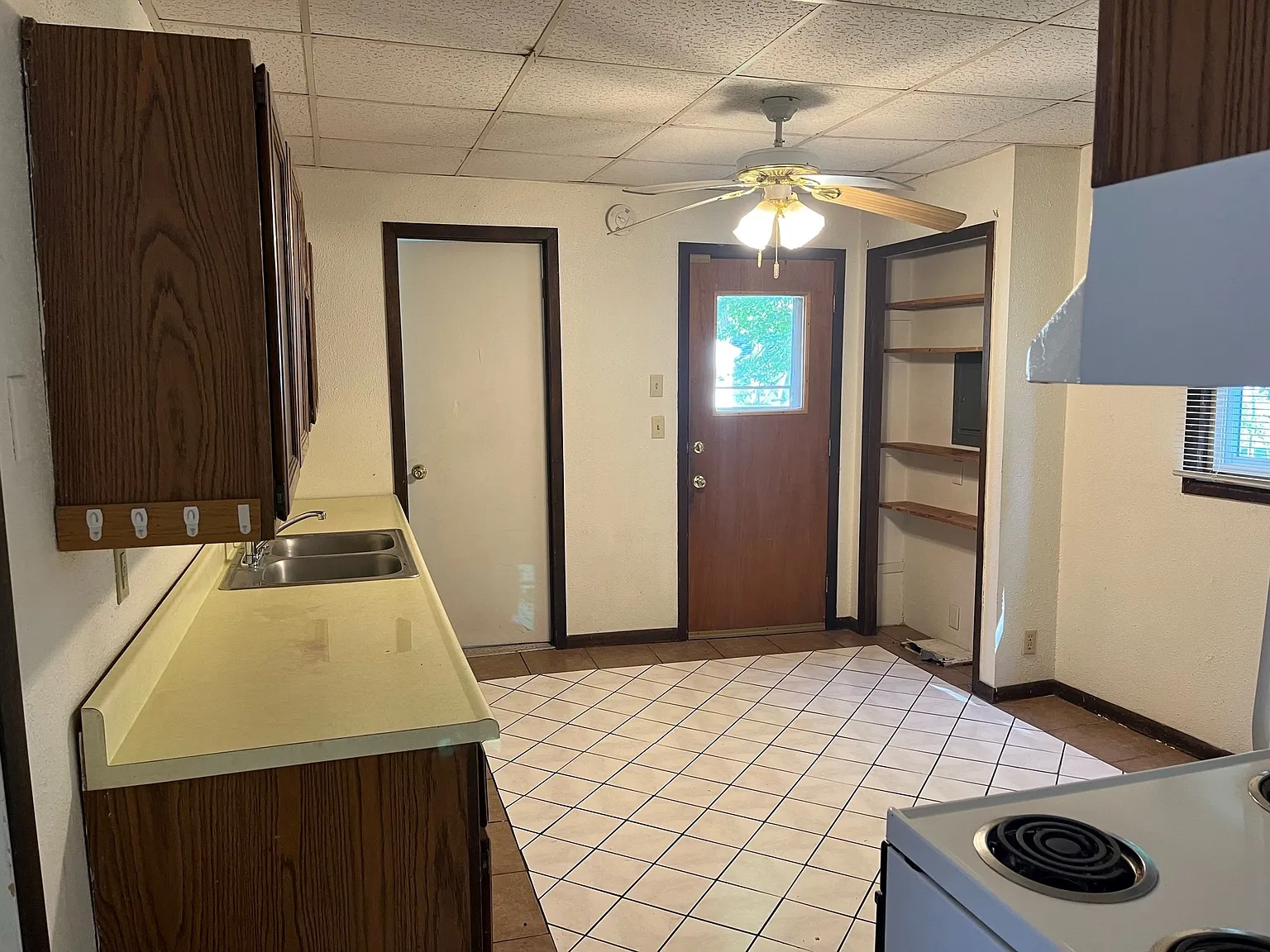 2 bed, 100 sqft, $950 — Photo 2