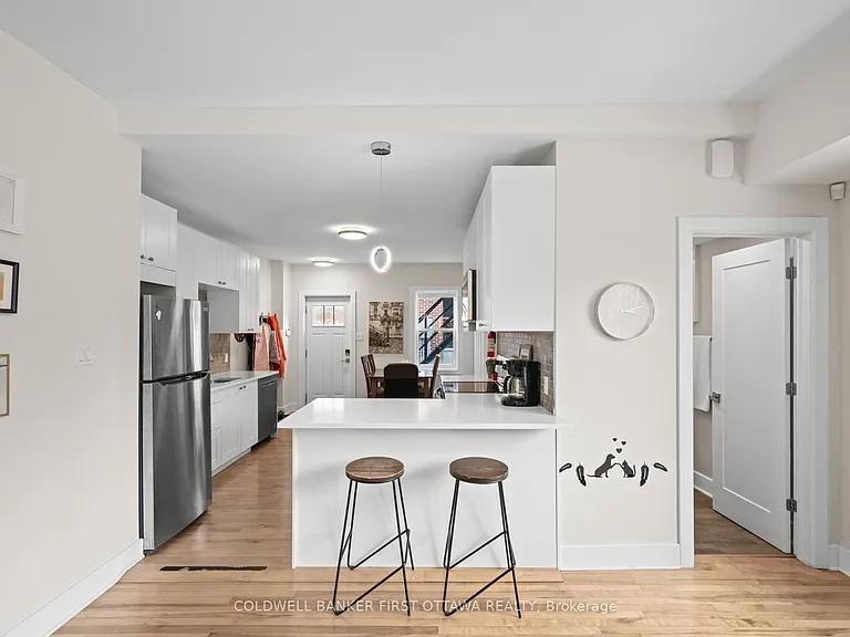 72 Saint Andrew St — Photo 12