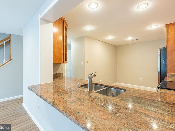 5th image of 1773 S Hayes St #1