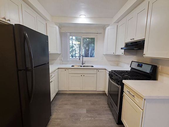 4th image of 1318 N Las Palmas Ave APT 1