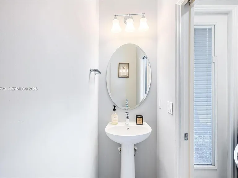 3944 Poinciana Ln #3944 — Photo 9