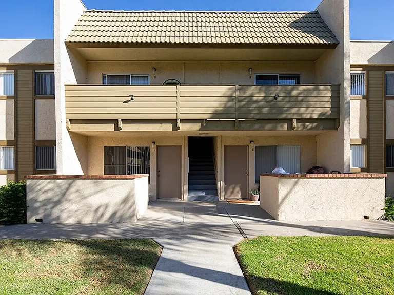 Royal Village Apartments — Photo 11