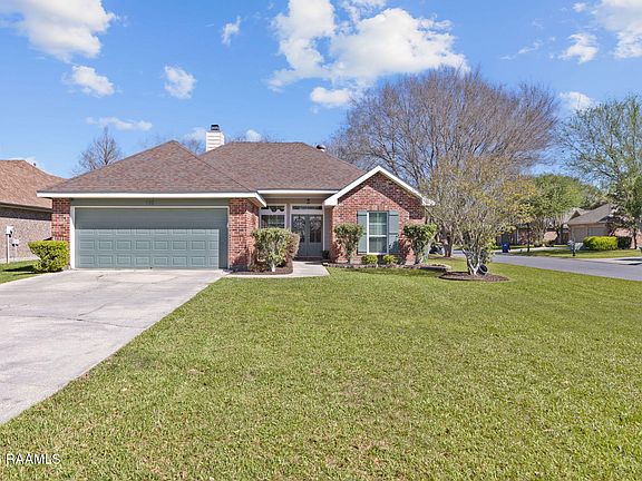 2nd image of 135 Windermere Cir