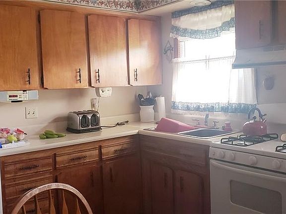 3rd image of 208 Briarwood Ave