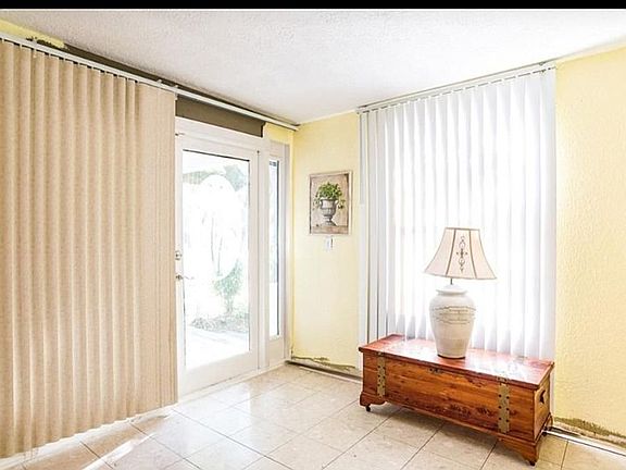 4th image of 104 Magnolia St