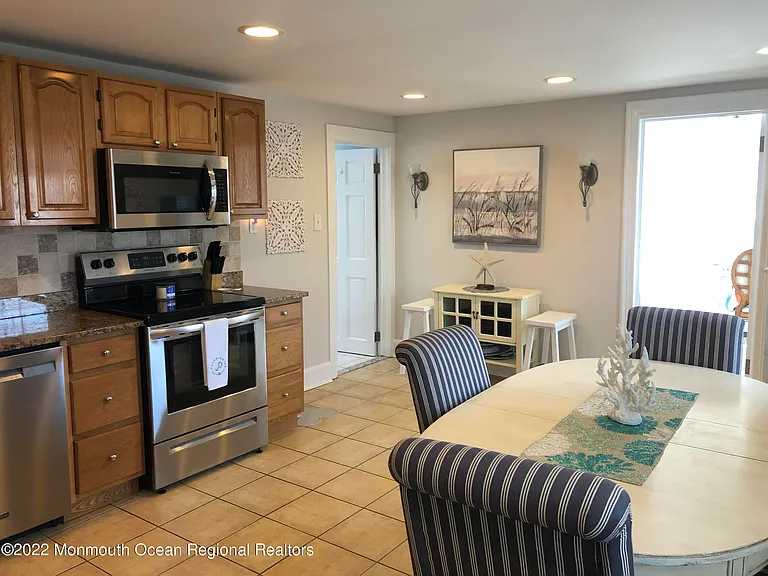 1717 River Rd — Photo 4