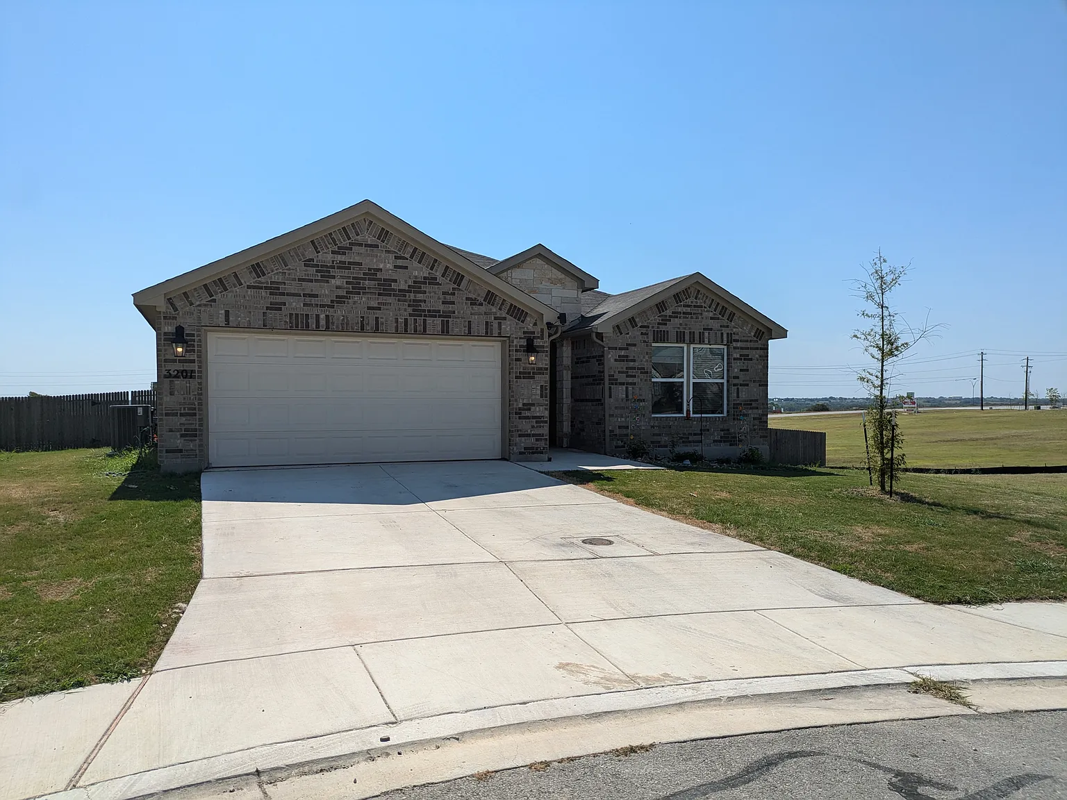 4 bed, 2.5 bath, 1840 sqft, $1,795 — Photo 3