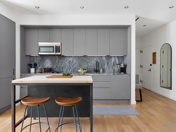 547 West 47th Street image 5 of 31