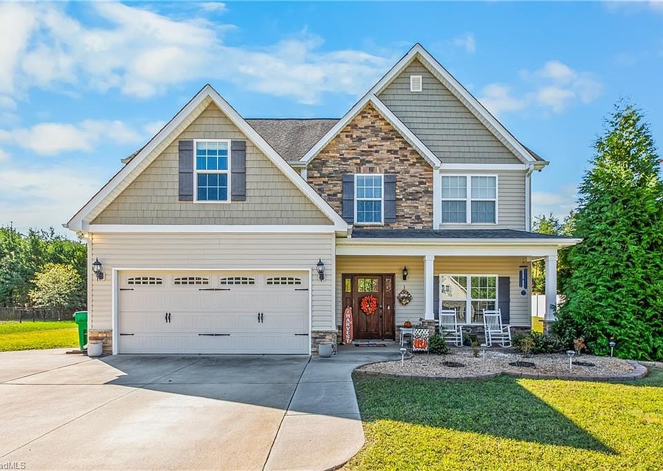 1st image of 213 Pilot Bluff Dr