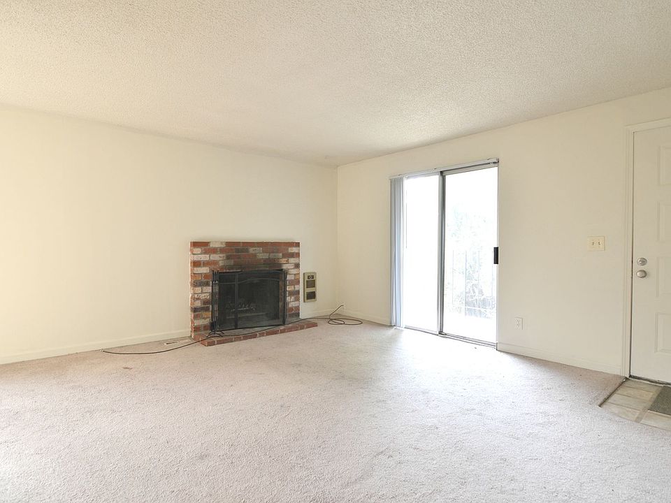 1st image of 3103-3109 SE 6th Ave