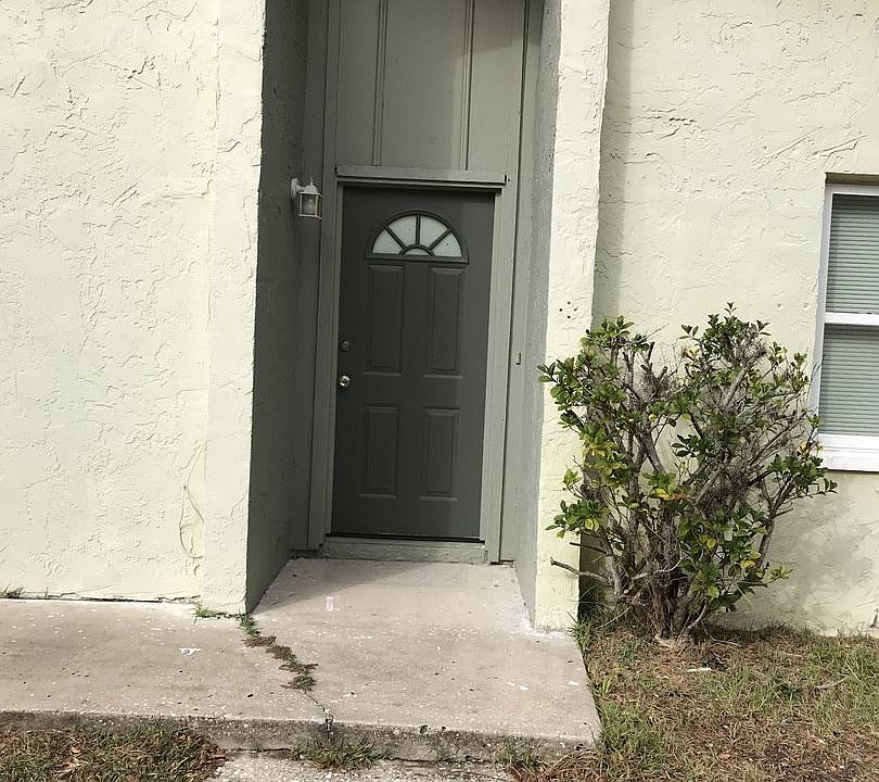 1st image of 2075 Loma Linda Way N