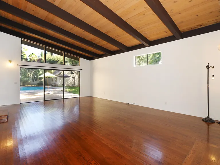 1609 Capistrano Ave — Photo 12