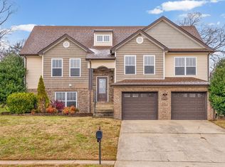 1077 Ishee Dr, Clarksville, TN 37042