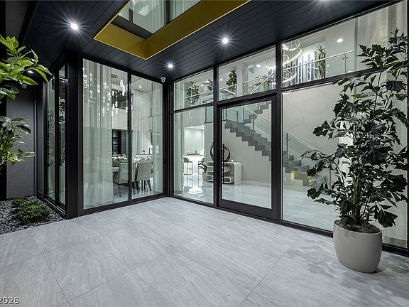 2nd image of 527 Overlook Rim Dr