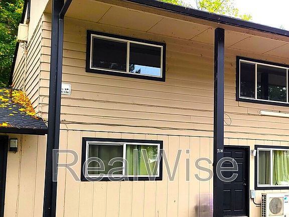 2nd image of 714 SE 10th St APT 6
