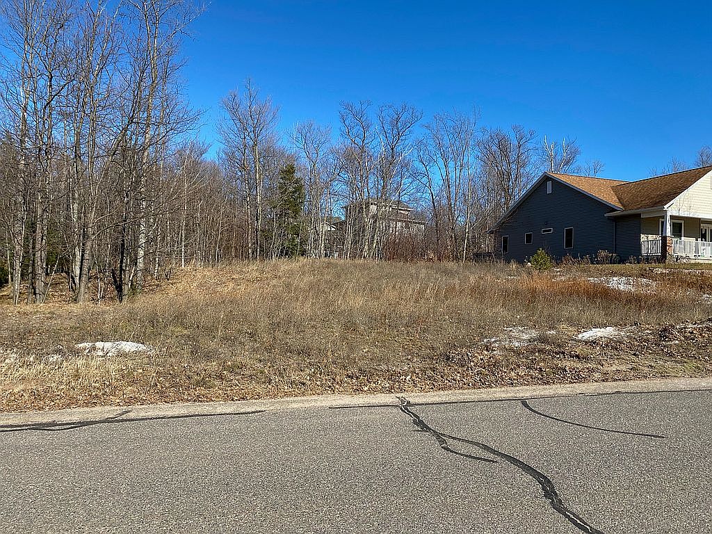 2811 Granite Pointe Dr, Marquette, MI 49855 | Zillow