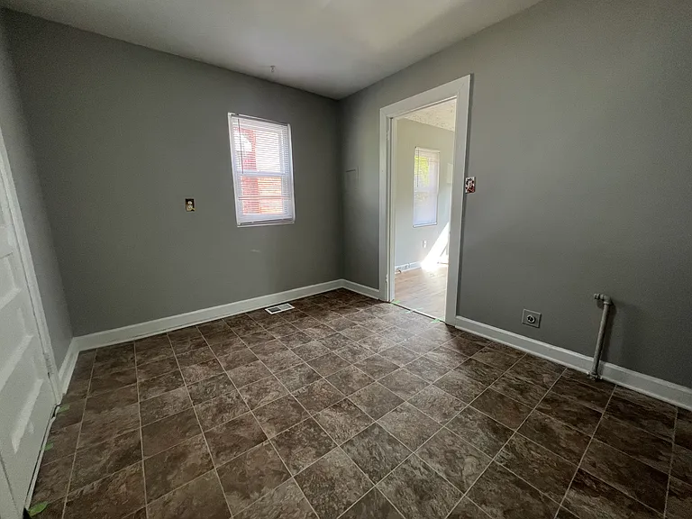 1438 Lillian Ave — Photo 7