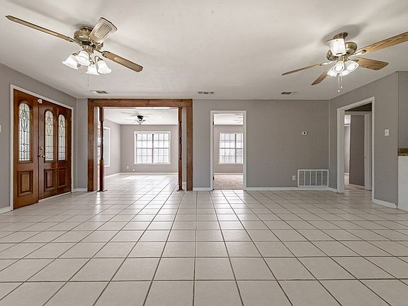 5th image of 501 E Santa Gertrudis St