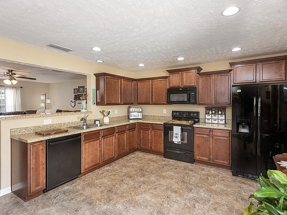 4th image of 2060 Caladonia Way