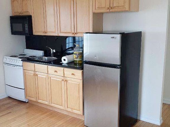 4th image of 890 W Beech St APT 2B