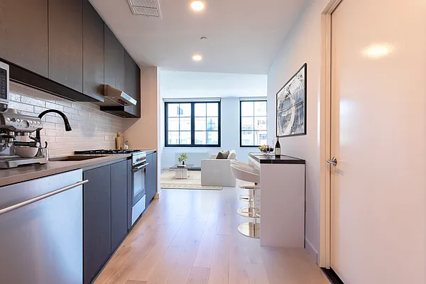 Rented by Manhattan Realty Group | media 4