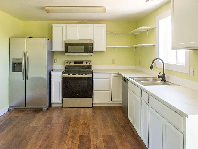 2328 SW Glacier Ave — Photo 6