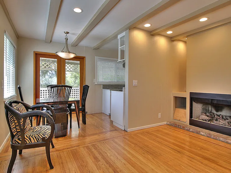 884 Park Dr — Photo 9