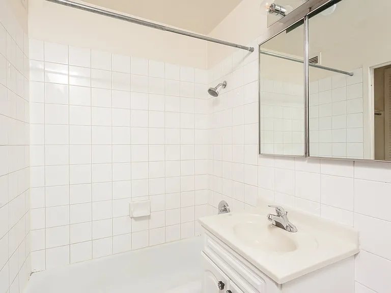 21 W Goethe St #6J — Photo 8