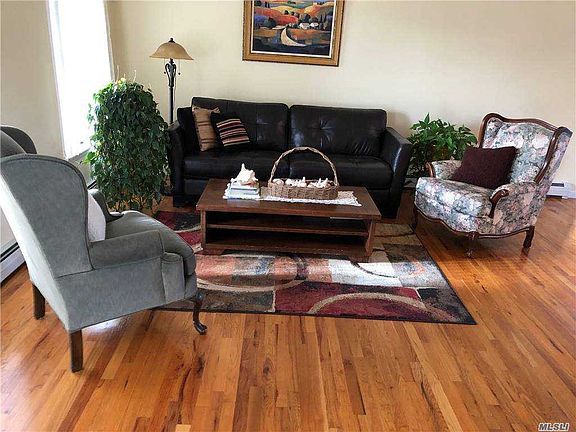 3rd image of 130 Vineyard Way