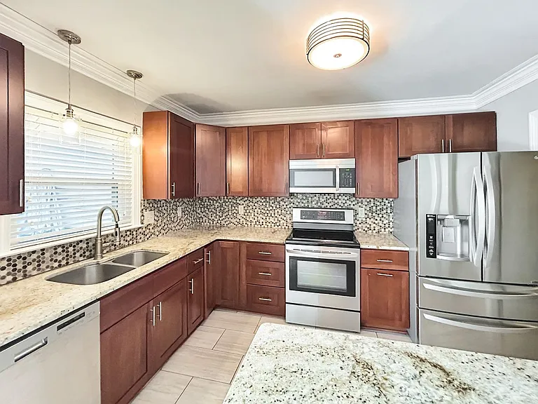 7500 Roswell Rd #11 — Photo 9