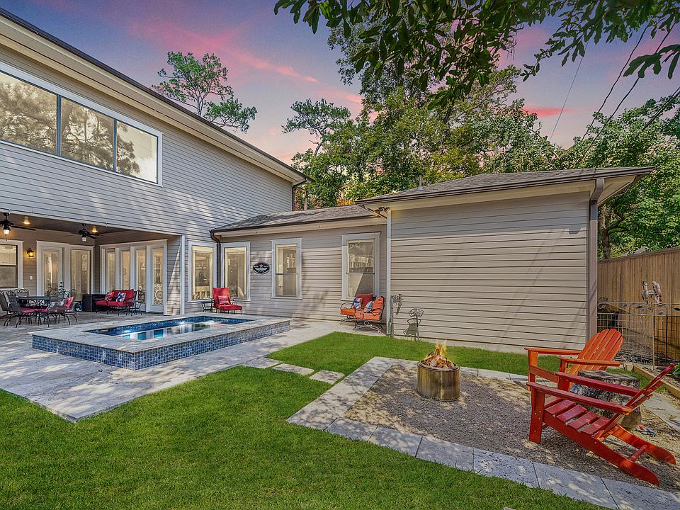 Backyard oasis has it all!