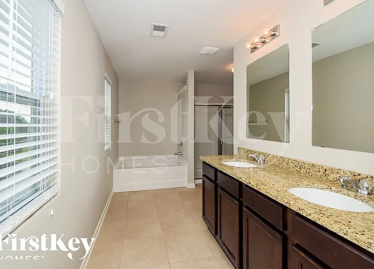 166 Rosegate Dr — Photo 7