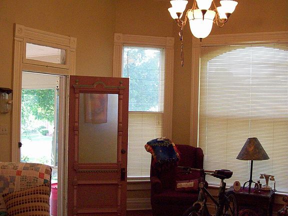 Living room (13 ft ceilings)