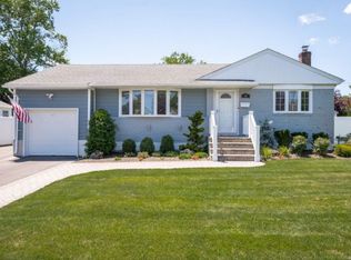 10 Cooper St, Farmingdale, NY 11735
