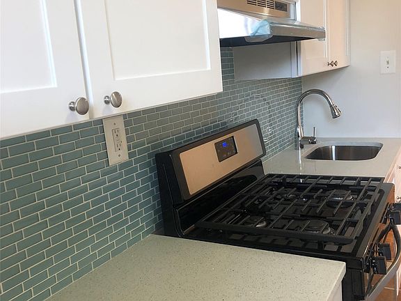 4th image of 1404 Noble Ave APT 2A