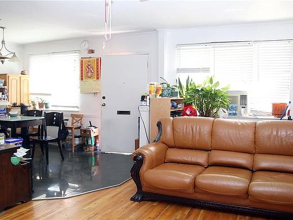 4th image of 9709 Avenue
