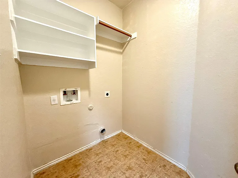 1213 Rainbow Parke Dr — Photo 8