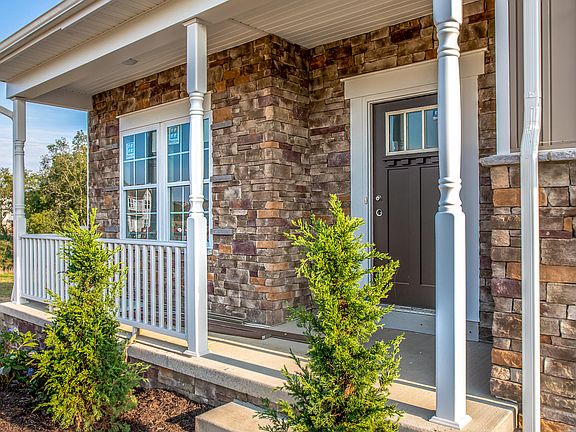 4th image of 408 Hawthorn Hill Dr