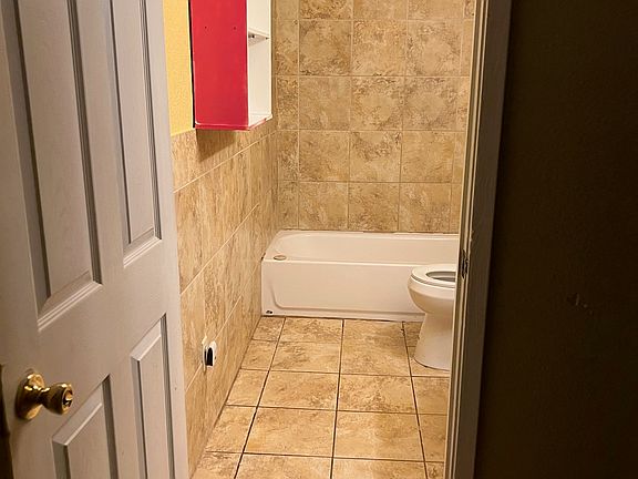 4th image of 514 Redfern