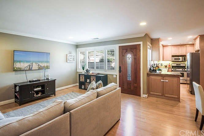 1st image of 2422 Apple Ave