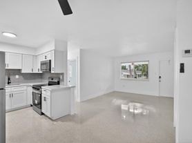 1821 Middle River Dr