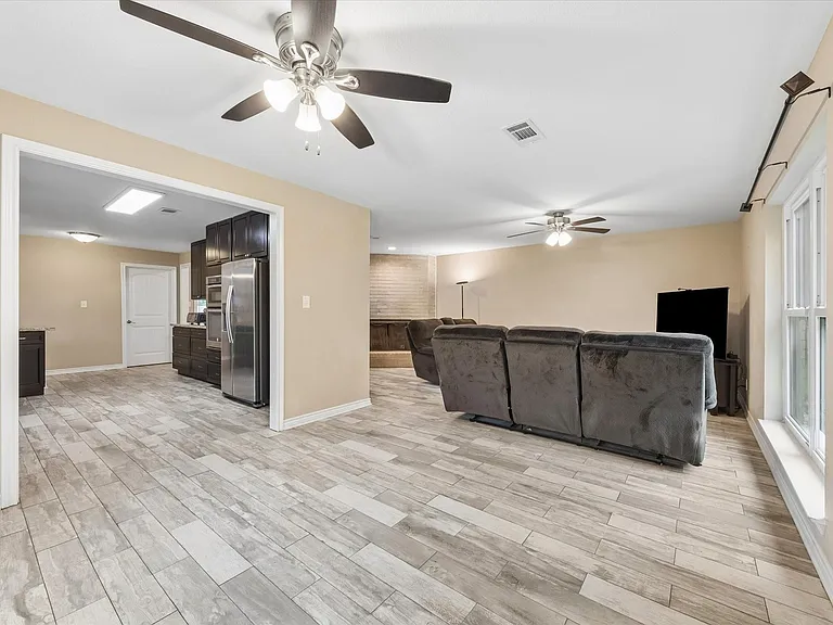 3711 Manor Ln — Photo 9
