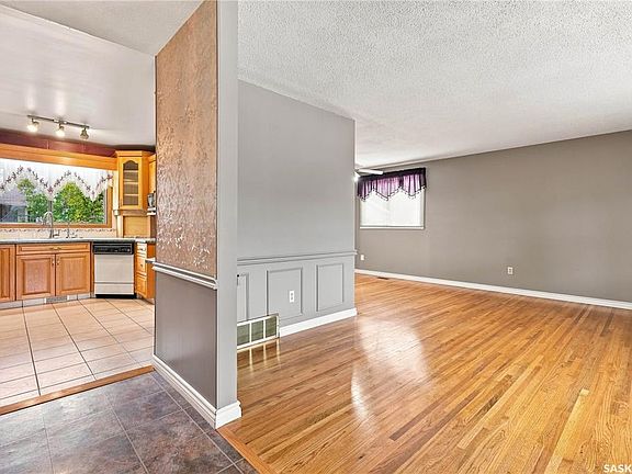 3rd image of 219 Cambridge AVENUE