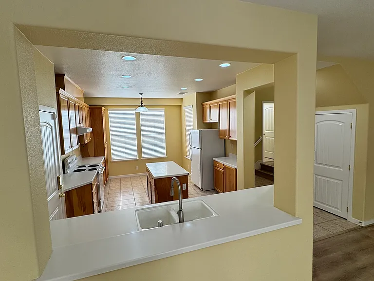 1383 Carlsbad Dr — Photo 5