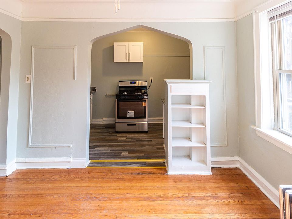 1st image of 8008 S Paxton Ave